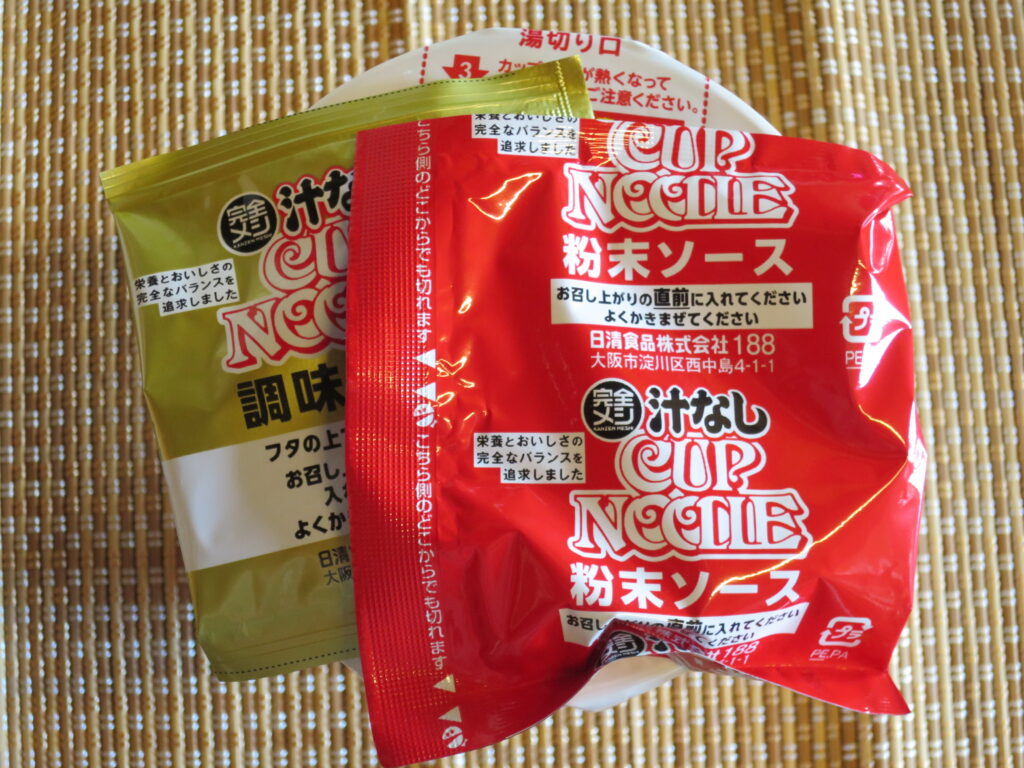 完全メシ 汁なし カップヌードル味焼きそば3